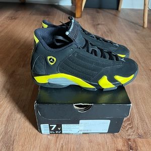 Children’s / Grade school air Jordan retro 4 “Thunder” size 7y